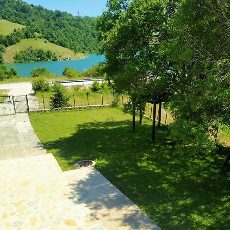 Villa Vikendica Na Jezeru à Gacko Extérieur photo